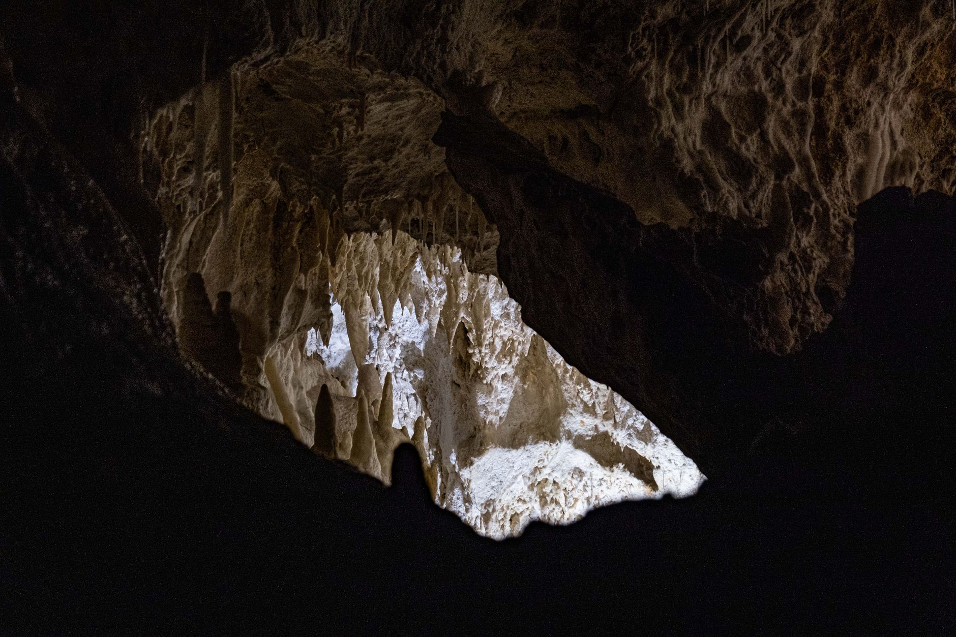 The Painted Caves of Cheddar: What Prehistoric Pigments Applied to Somerset Rock Tell Us About Humanity’s Oldest Urge to Coat a Surface